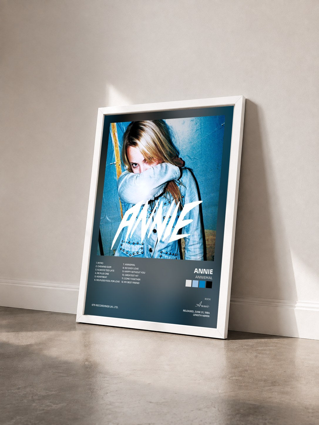 #blanc Tableau de l'album Anniemal de Annie vu de trois quarts, cadre blanc
