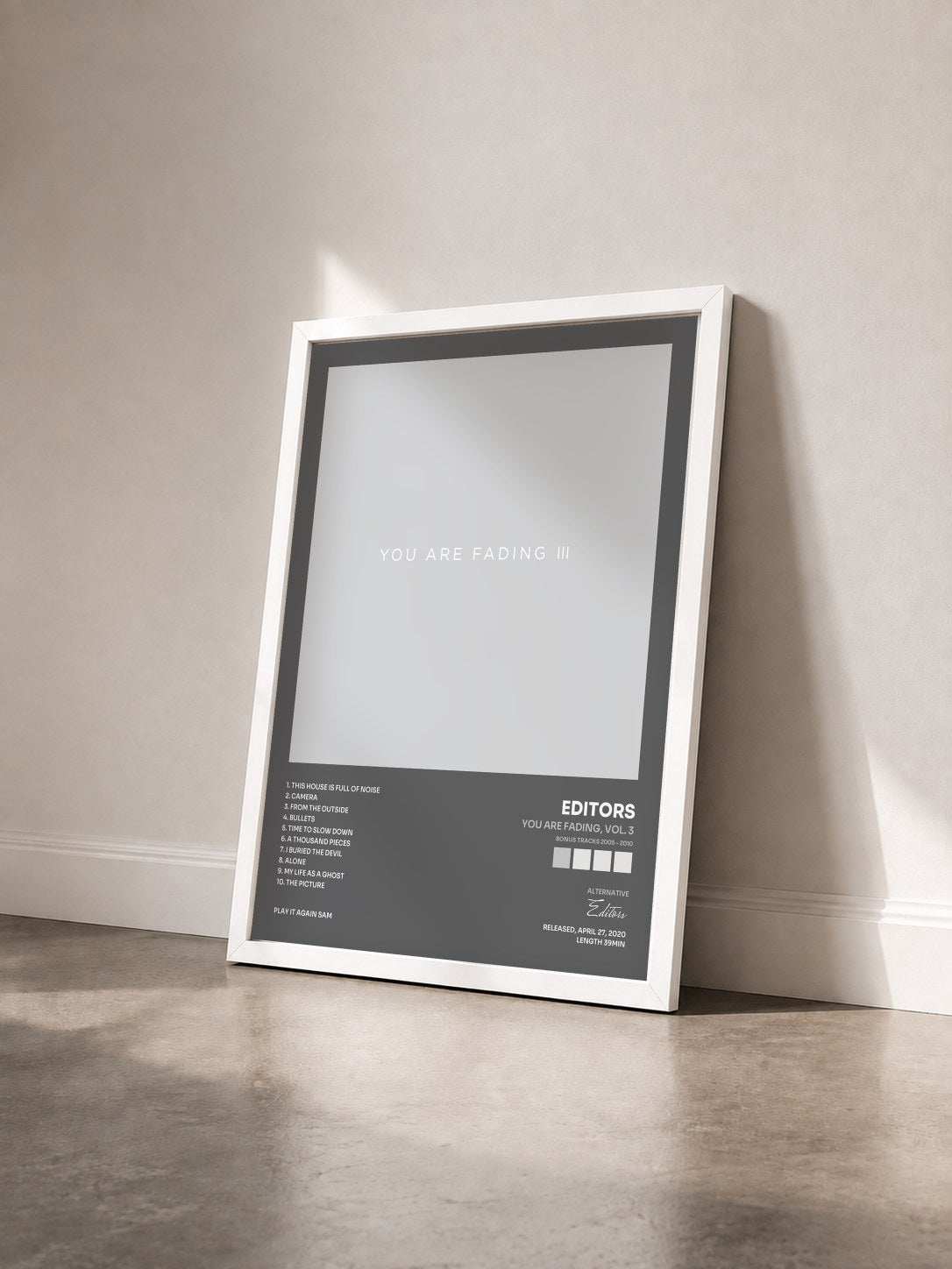 #blanc Tableau de l'album You Are Fading, Vol. 3 (Bonus Tracks 2005 - 2010) de Editors vu de trois quarts, cadre blanc