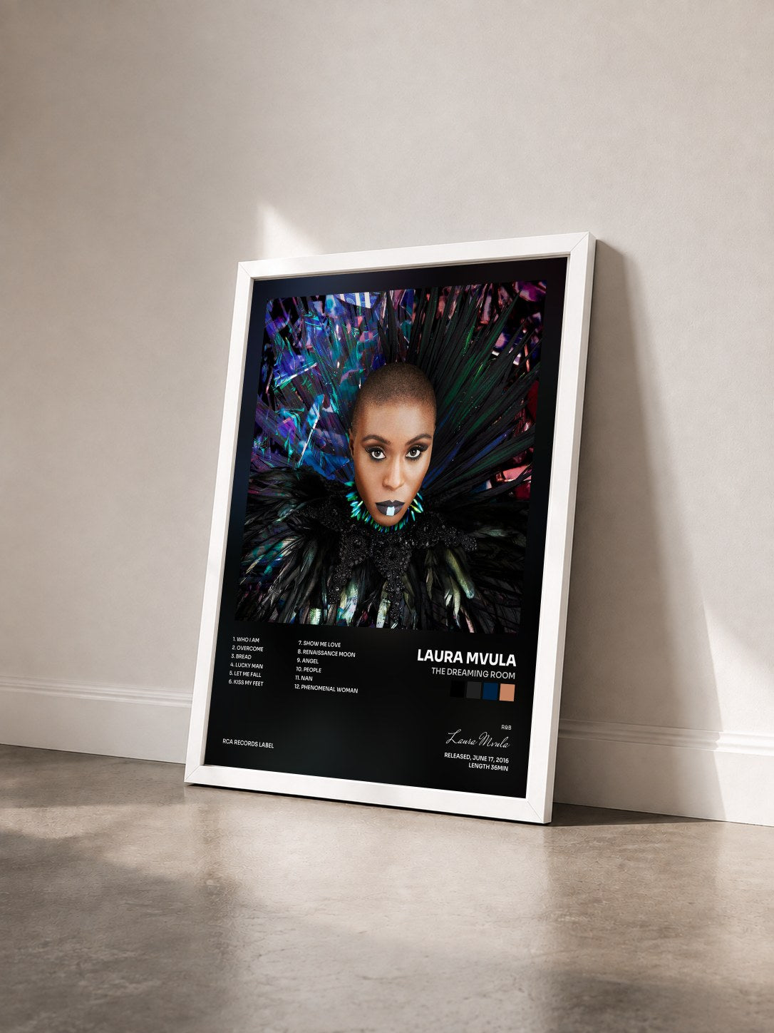 #blanc Tableau de l'album The Dreaming Room de Laura Mvula vu de trois quarts, cadre blanc