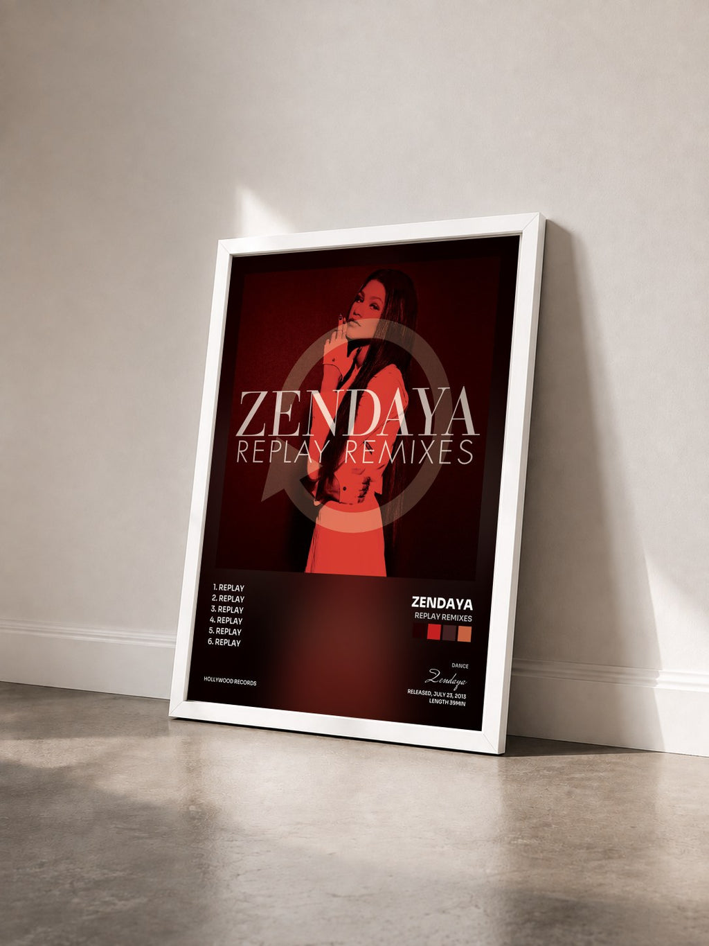 #blanc Tableau de l'album Replay Remixes de Zendaya vu de trois quarts, cadre blanc