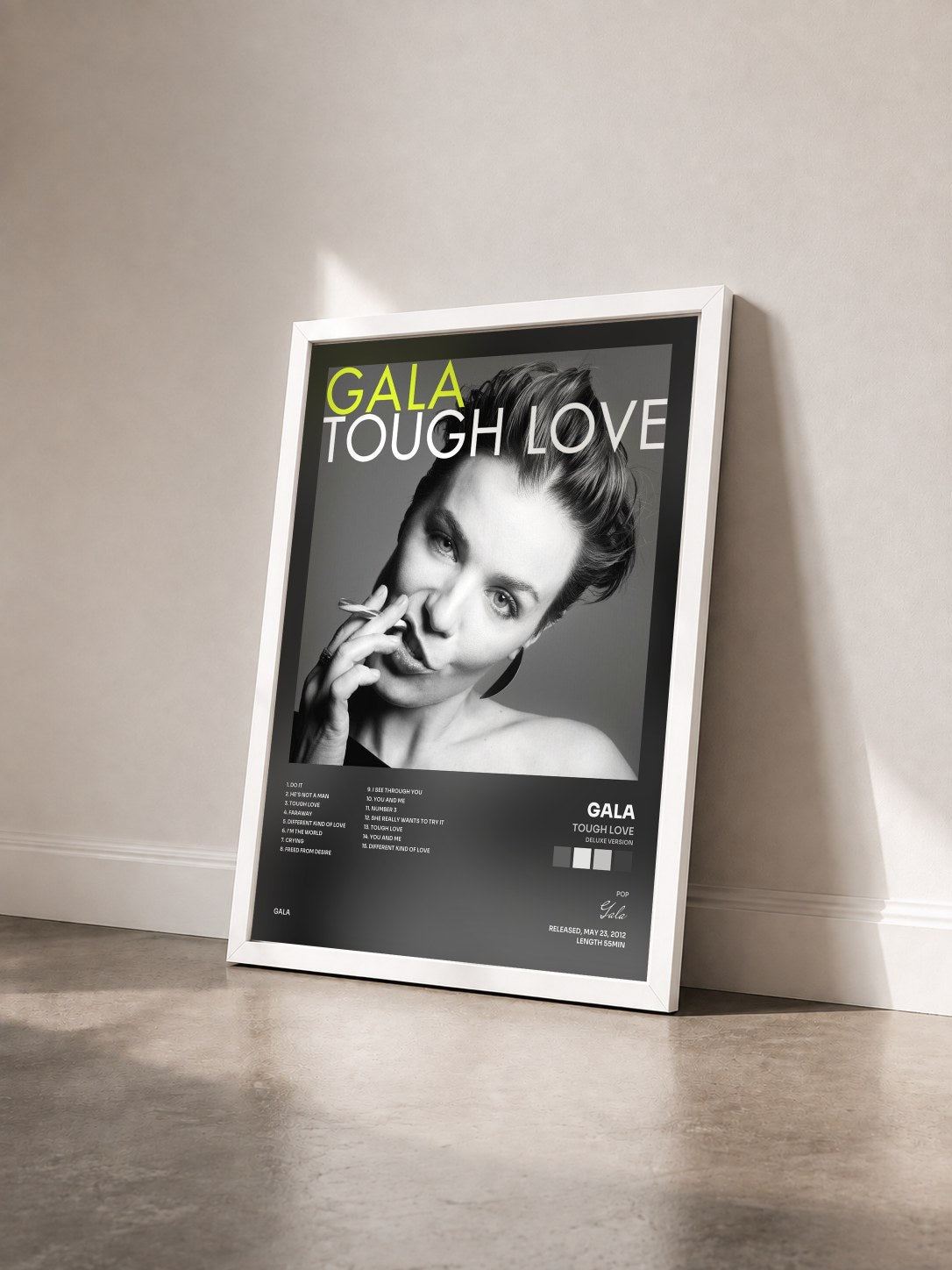 #blanc Tableau de l'album Tough Love (Deluxe Version) de Gala vu de trois quarts, cadre blanc