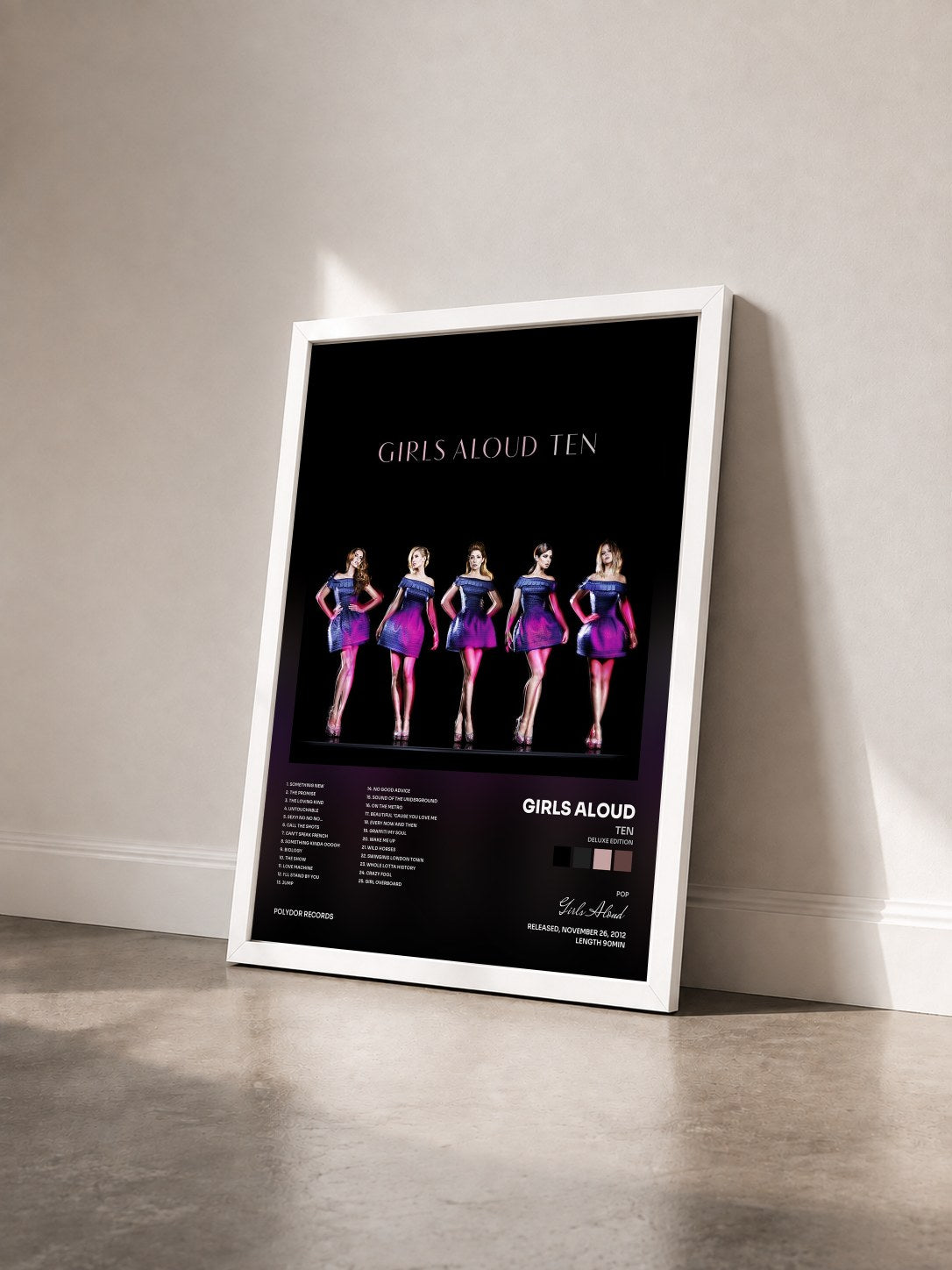 #blanc Tableau de l'album Ten (Deluxe Edition) de Girls Aloud vu de trois quarts, cadre blanc