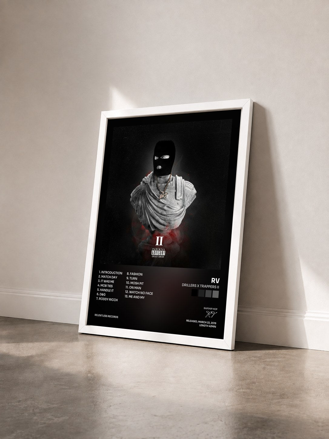 #blanc Tableau de l'album Drillers x Trappers II de RV vu de trois quarts, cadre blanc