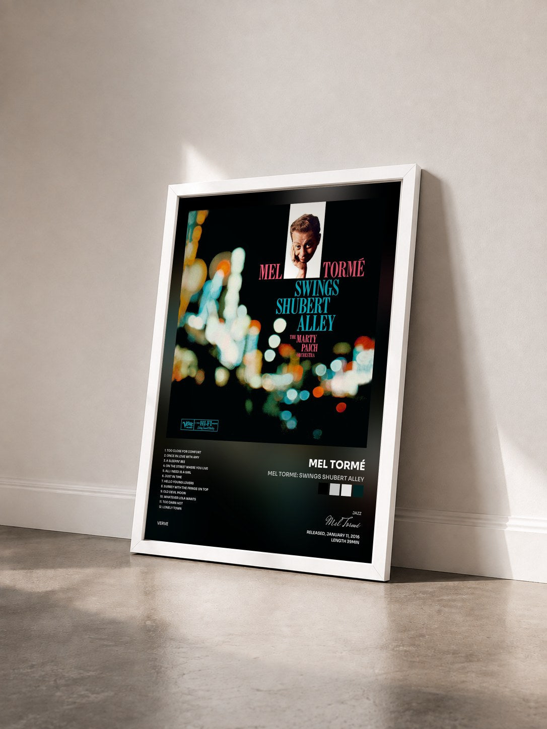 #blanc Tableau de l'album Mel Torme: Swings Shubert Alley de Mel Tormé vu de trois quarts, cadre blanc