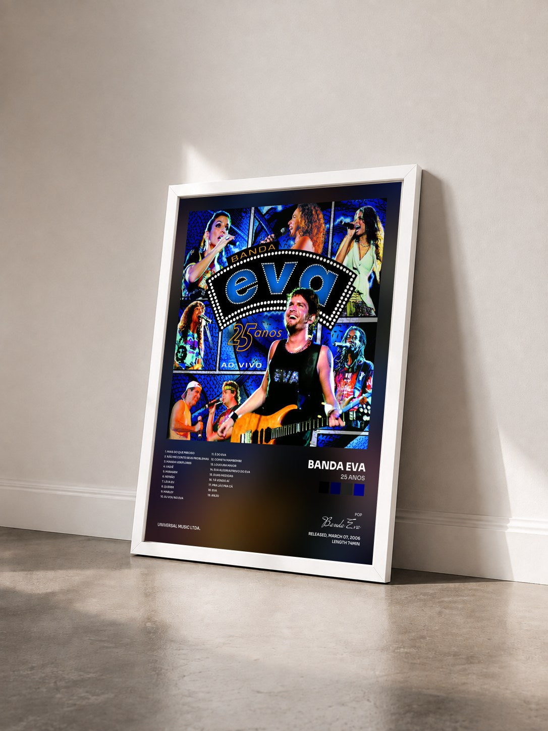 #blanc Tableau de l'album 25 Anos de Banda Eva vu de trois quarts, cadre blanc