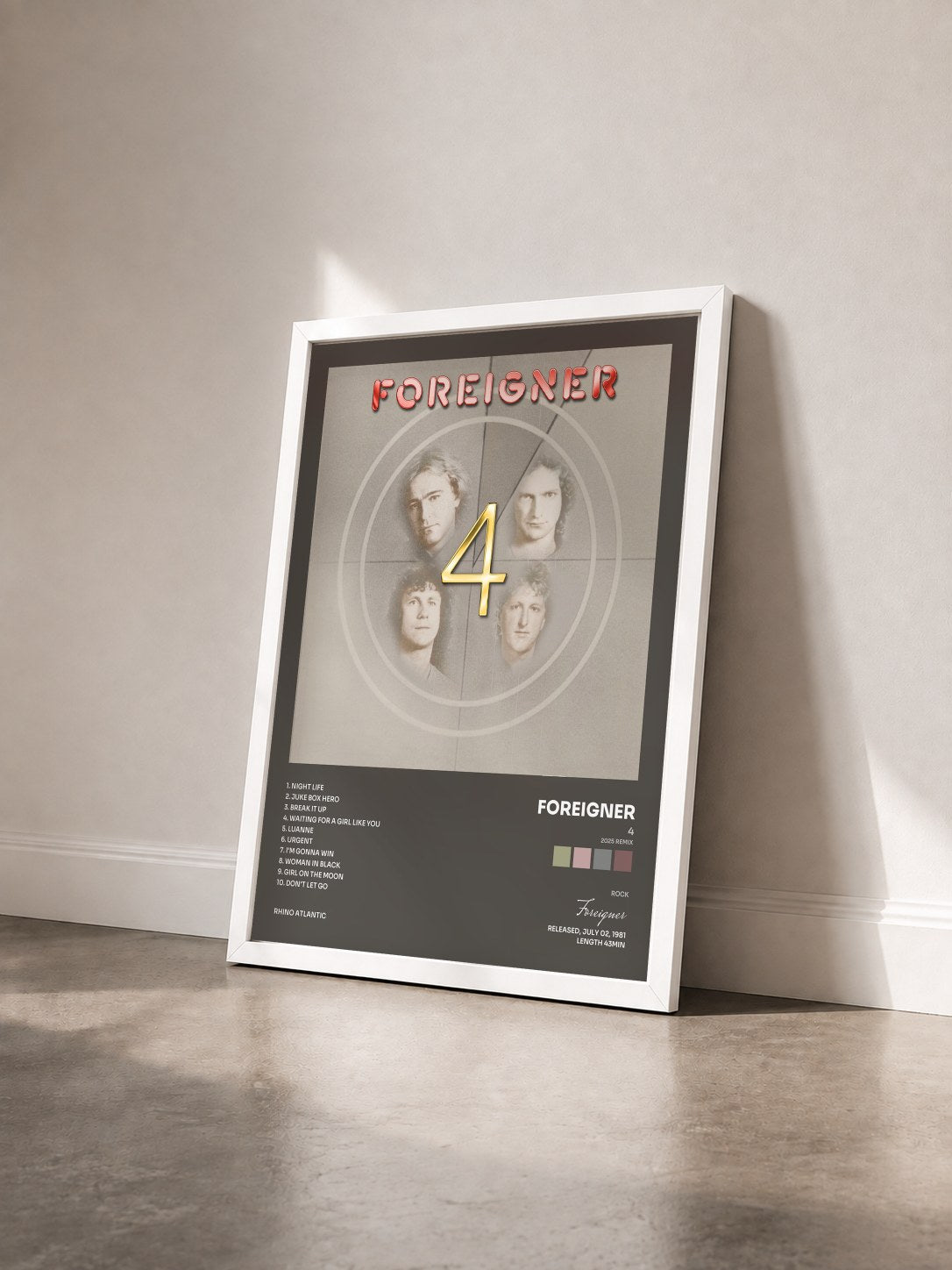 #blanc Tableau de l'album 4 (2025 Remix) de Foreigner vu de trois quarts, cadre blanc