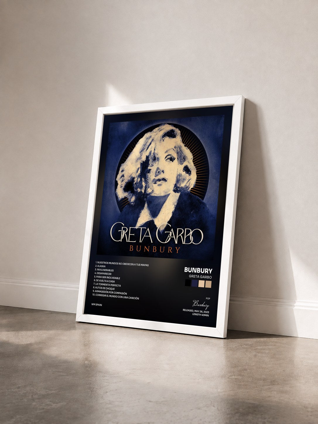 #blanc Tableau de l'album Greta Garbo de Bunbury vu de trois quarts, cadre blanc