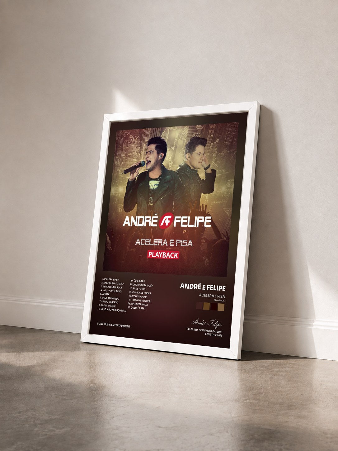 #blanc Tableau de l'album Acelera e Pisa (Playback) de André e Felipe vu de trois quarts, cadre blanc