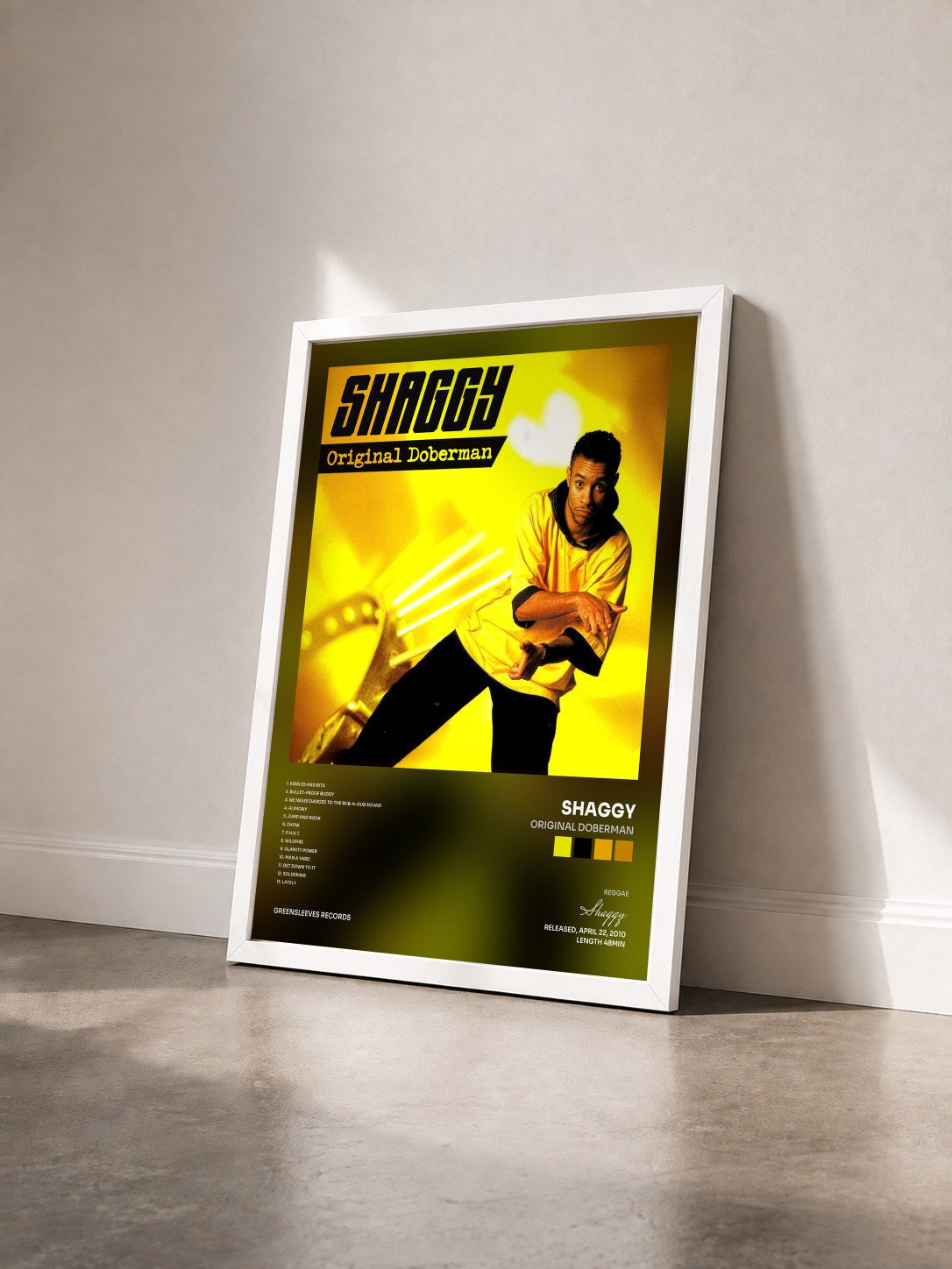 #blanc Tableau de l'album Original Doberman de Shaggy vu de trois quarts, cadre blanc
