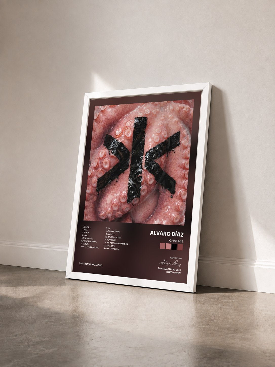 #blanc Tableau de l'album OMAKASE de Alvaro Díaz vu de trois quarts, cadre blanc
