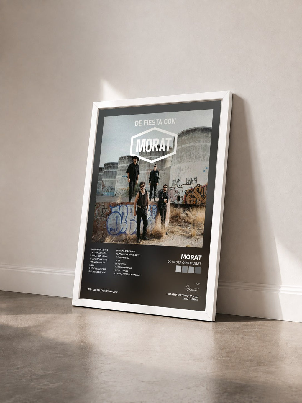 #blanc Tableau de l'album De Fiesta Con Morat de Morat vu de trois quarts, cadre blanc