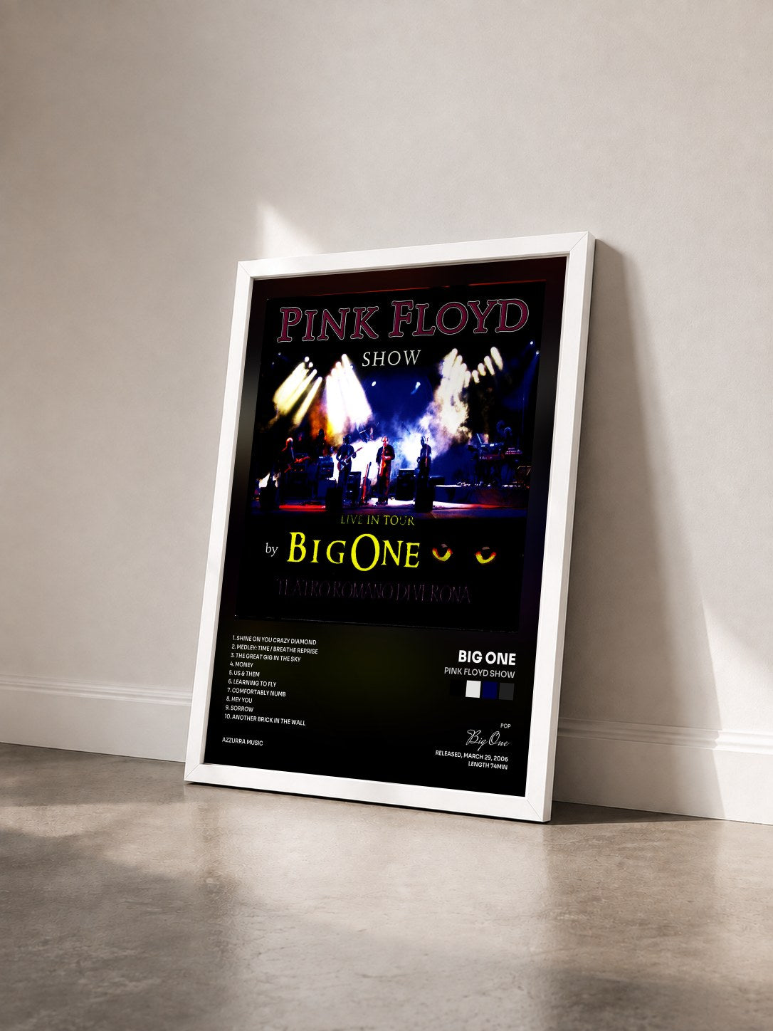 #blanc Tableau de l'album Pink Floyd Show de Big One vu de trois quarts, cadre blanc