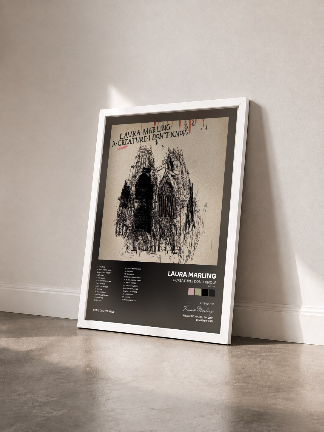 #blanc Tableau de l'album A Creature I Don't Know (Deluxe) de Laura Marling vu de trois quarts, cadre blanc