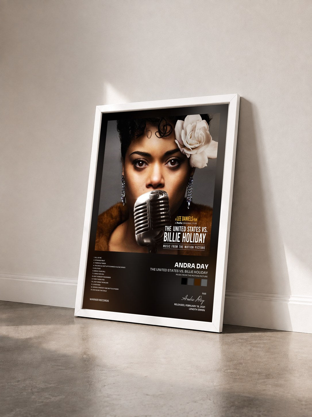 #blanc Tableau de l'album The United States vs. Billie Holiday (Music from the Motion Picture) de Andra Day vu de trois quarts, cadre blanc