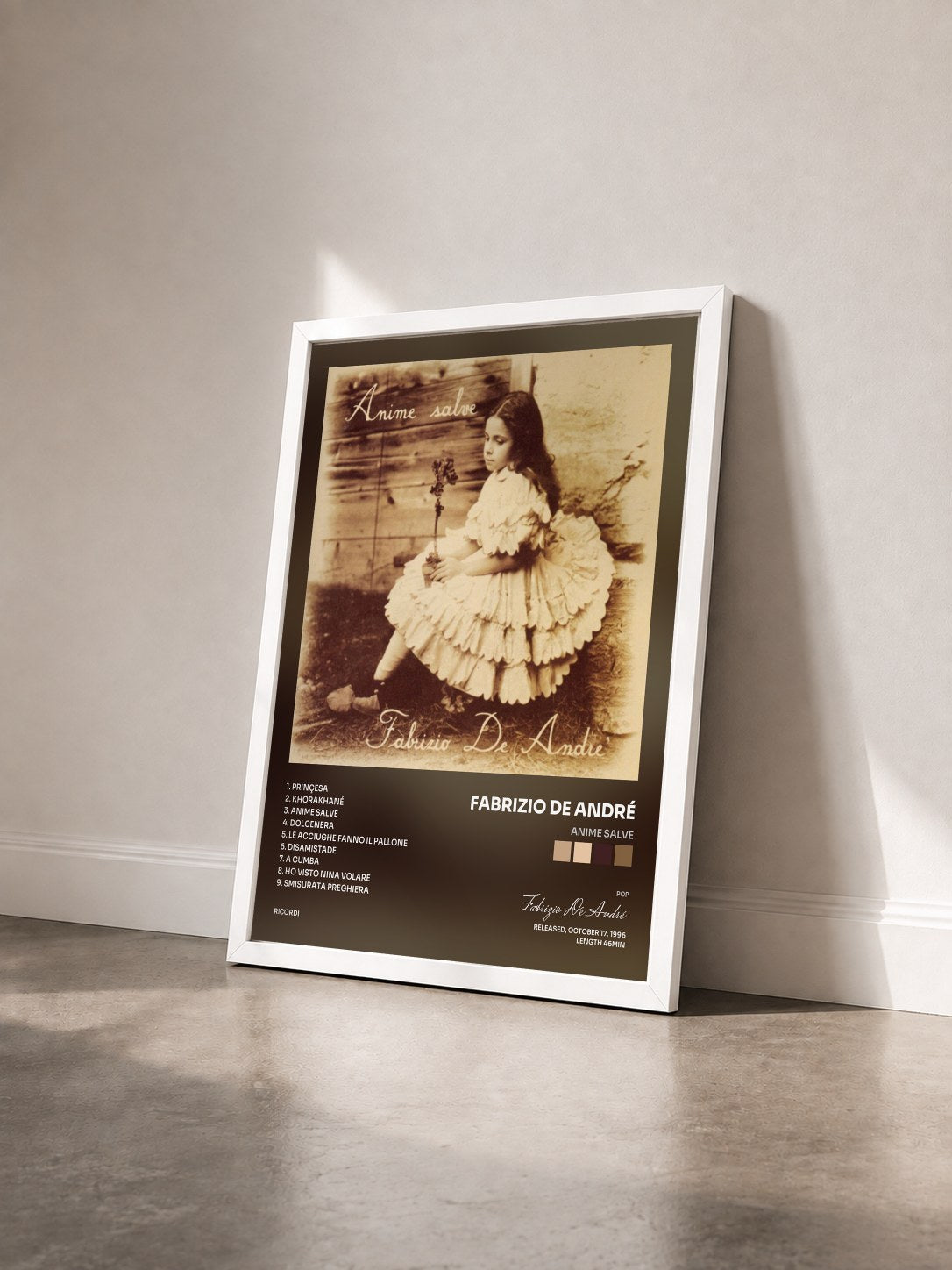 #blanc Tableau de l'album Anime Salve de Fabrizio De André vu de trois quarts, cadre blanc