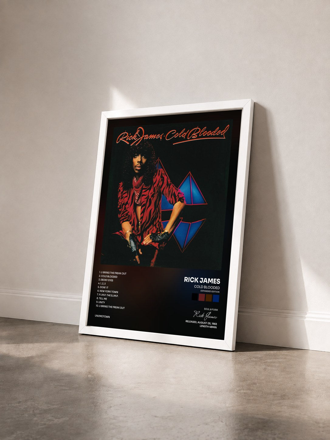 #blanc Tableau de l'album Cold Blooded (Expanded Edition) de Rick James vu de trois quarts, cadre blanc