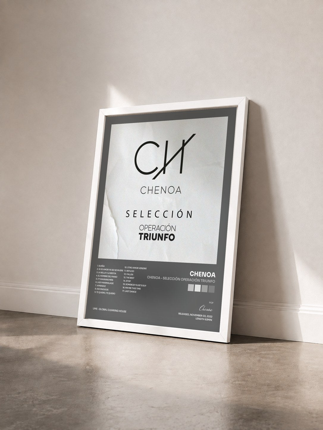 #blanc Tableau de l'album Chenoa - Selección Operación Triunfo de Chenoa vu de trois quarts, cadre blanc