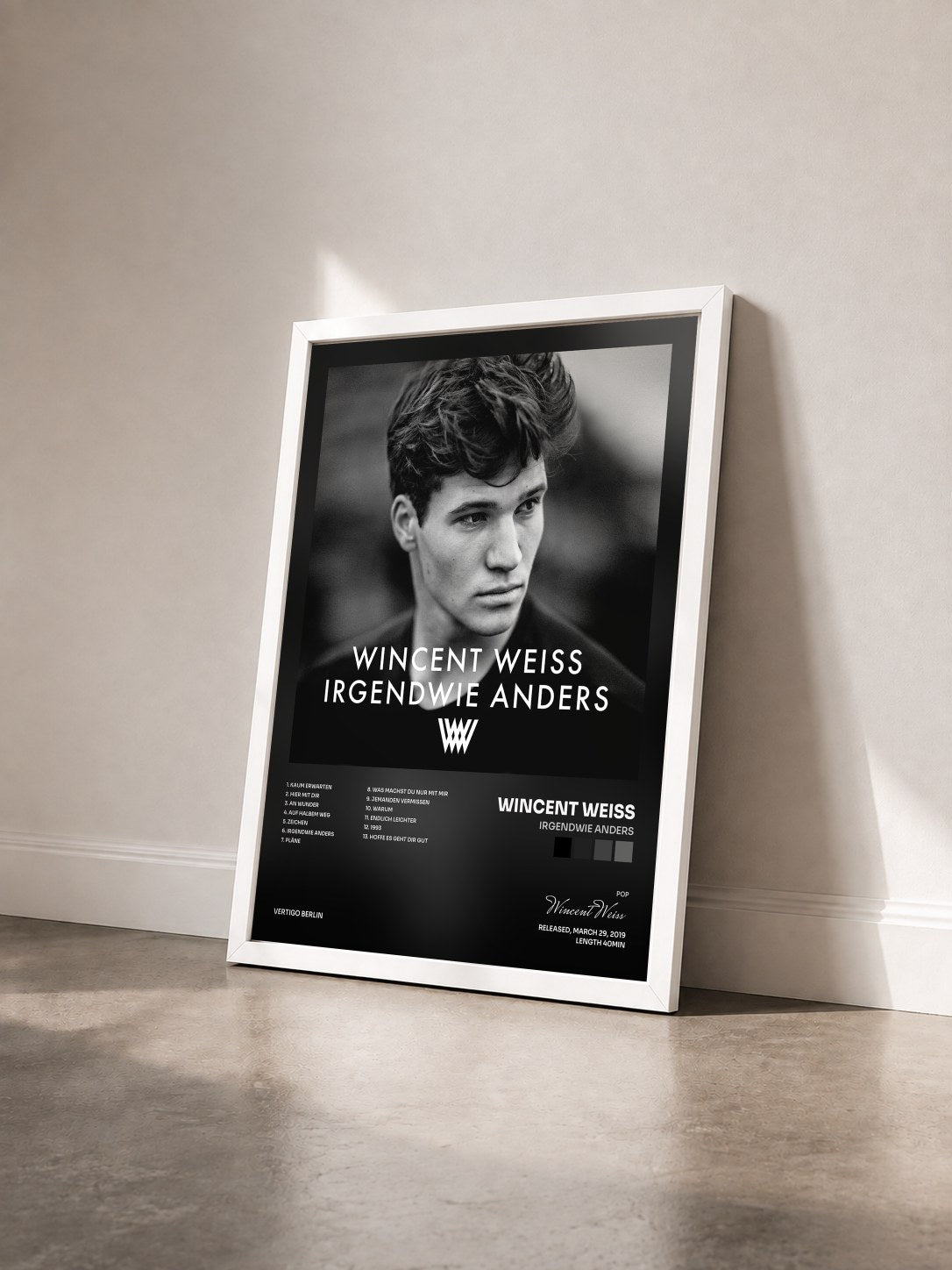 #blanc Tableau de l'album Irgendwie anders de Wincent Weiss vu de trois quarts, cadre blanc