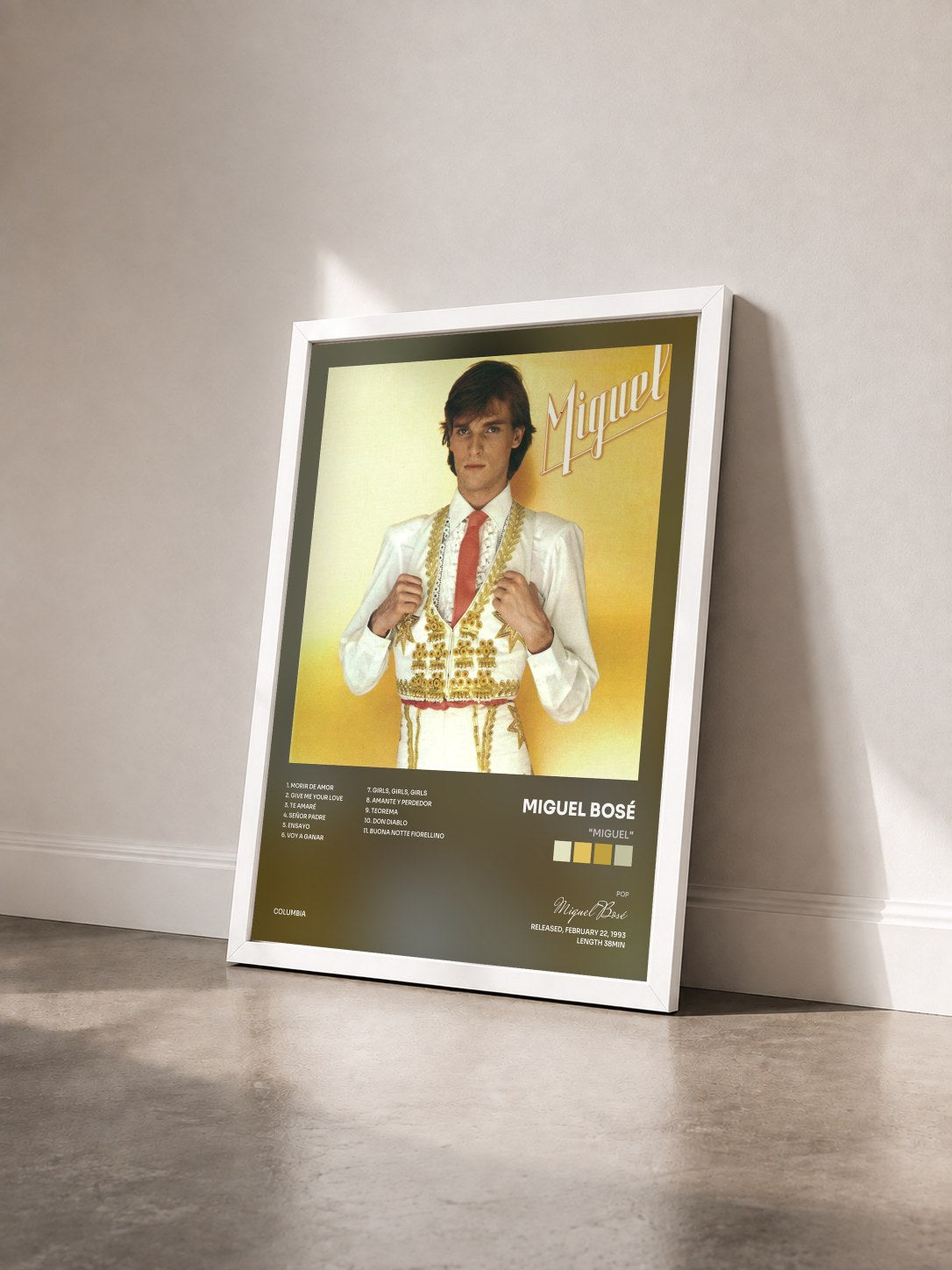 #blanc Tableau de l'album "Miguel" de Miguel Bosé vu de trois quarts, cadre blanc