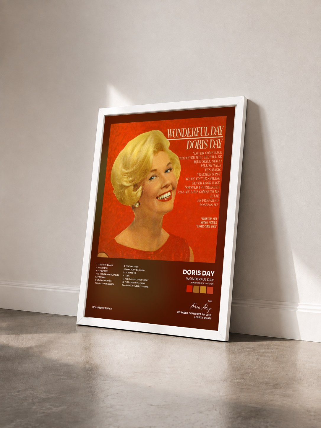 #blanc Tableau de l'album Wonderful Day (Bonus Track Version) de Doris Day vu de trois quarts, cadre blanc