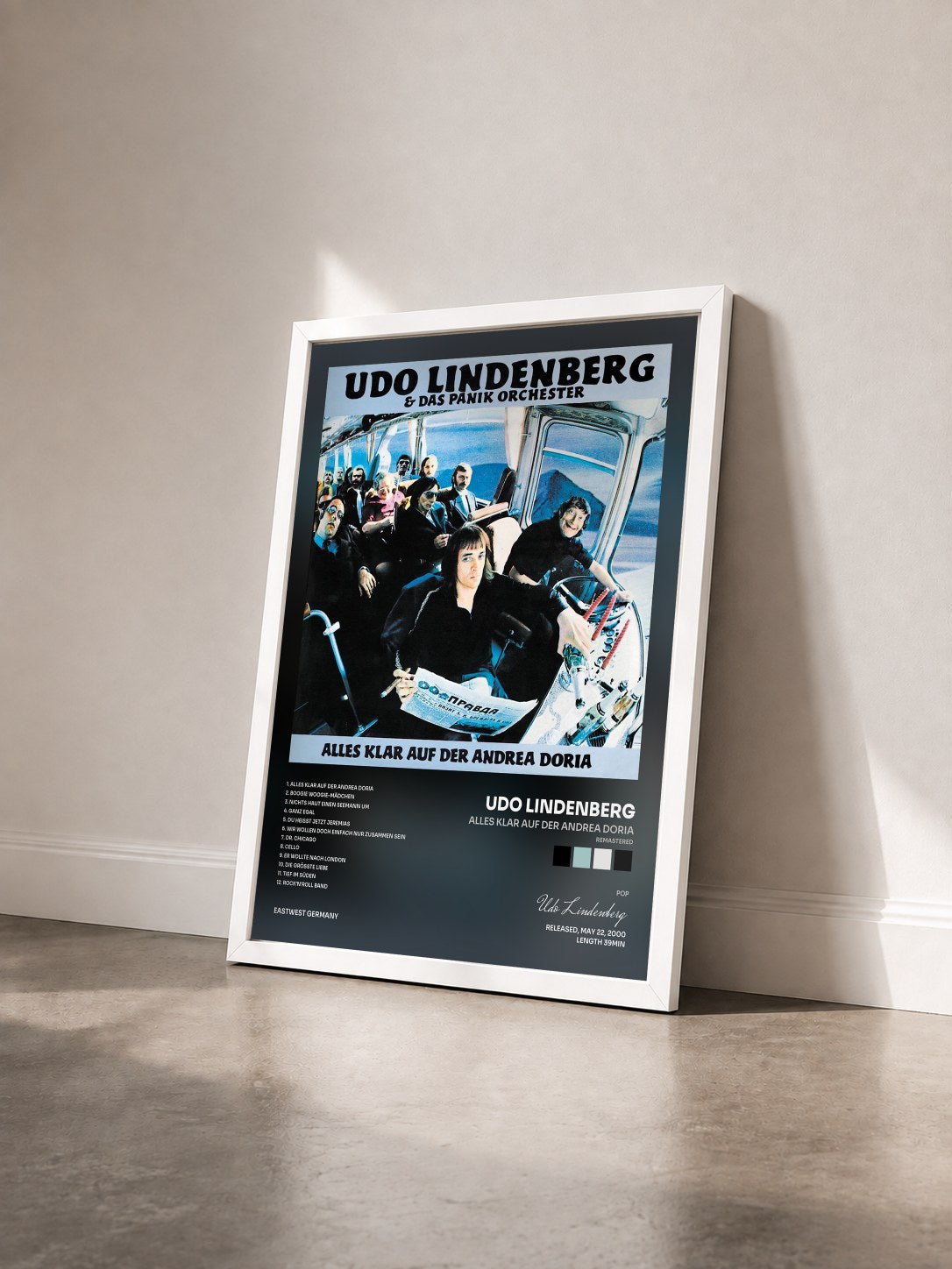 #blanc Tableau de l'album Alles klar auf der Andrea Doria (Remastered) de Udo Lindenberg vu de trois quarts, cadre blanc