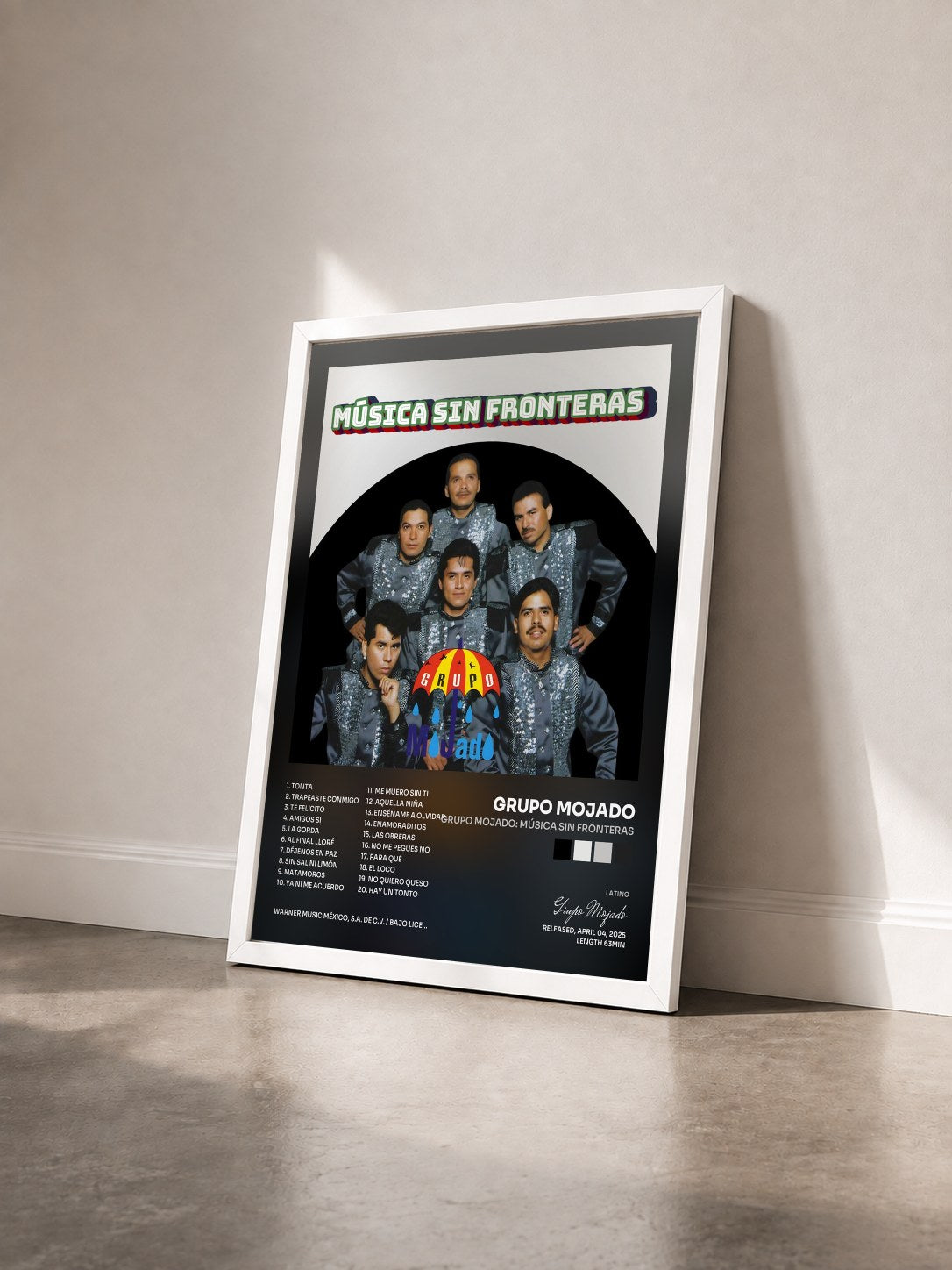 #blanc Tableau de l'album Grupo Mojado: Música Sin Fronteras de Grupo Mojado vu de trois quarts, cadre blanc