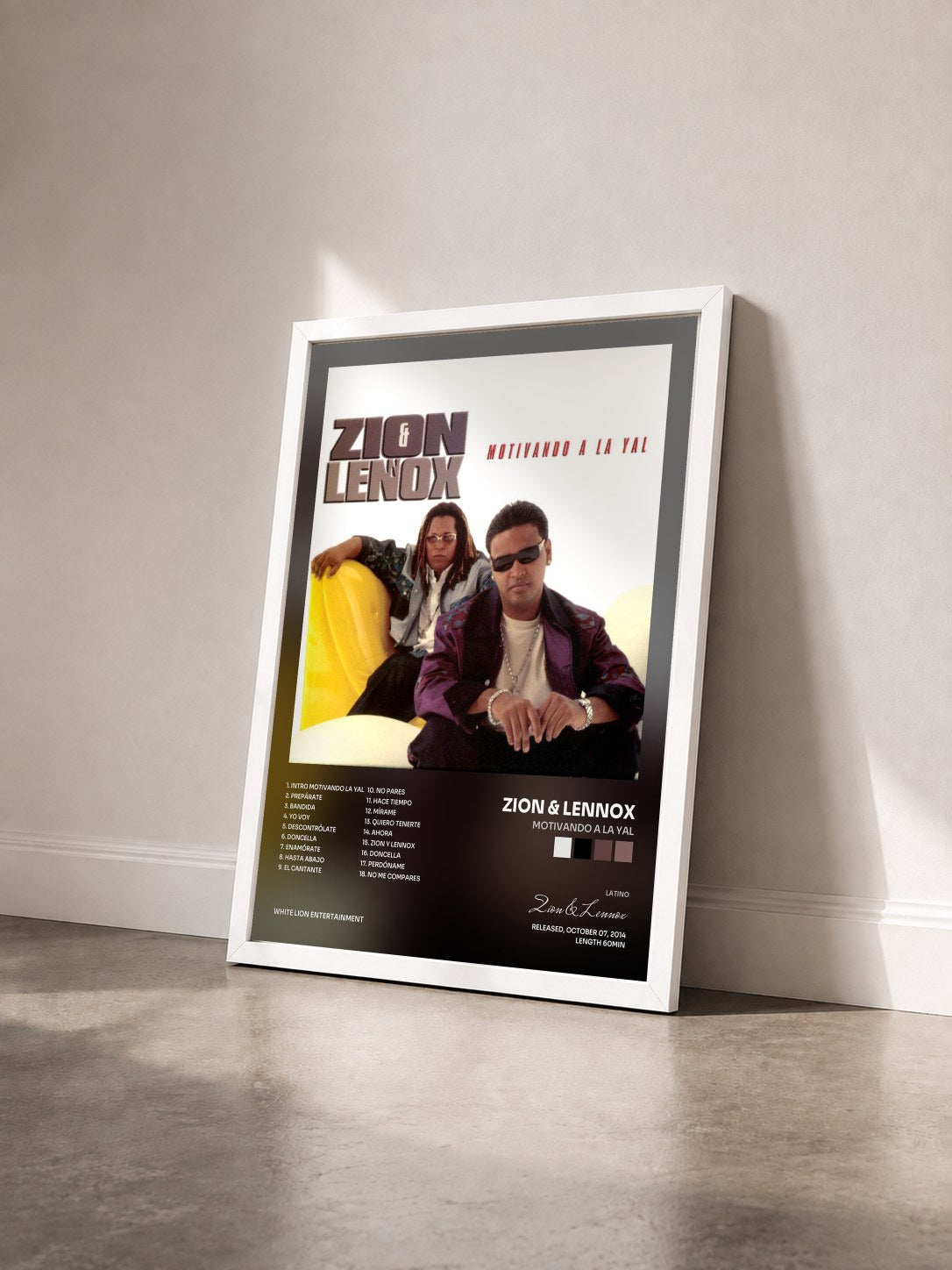 #blanc Tableau de l'album Motivando a la Yal de Zion & Lennox vu de trois quarts, cadre blanc