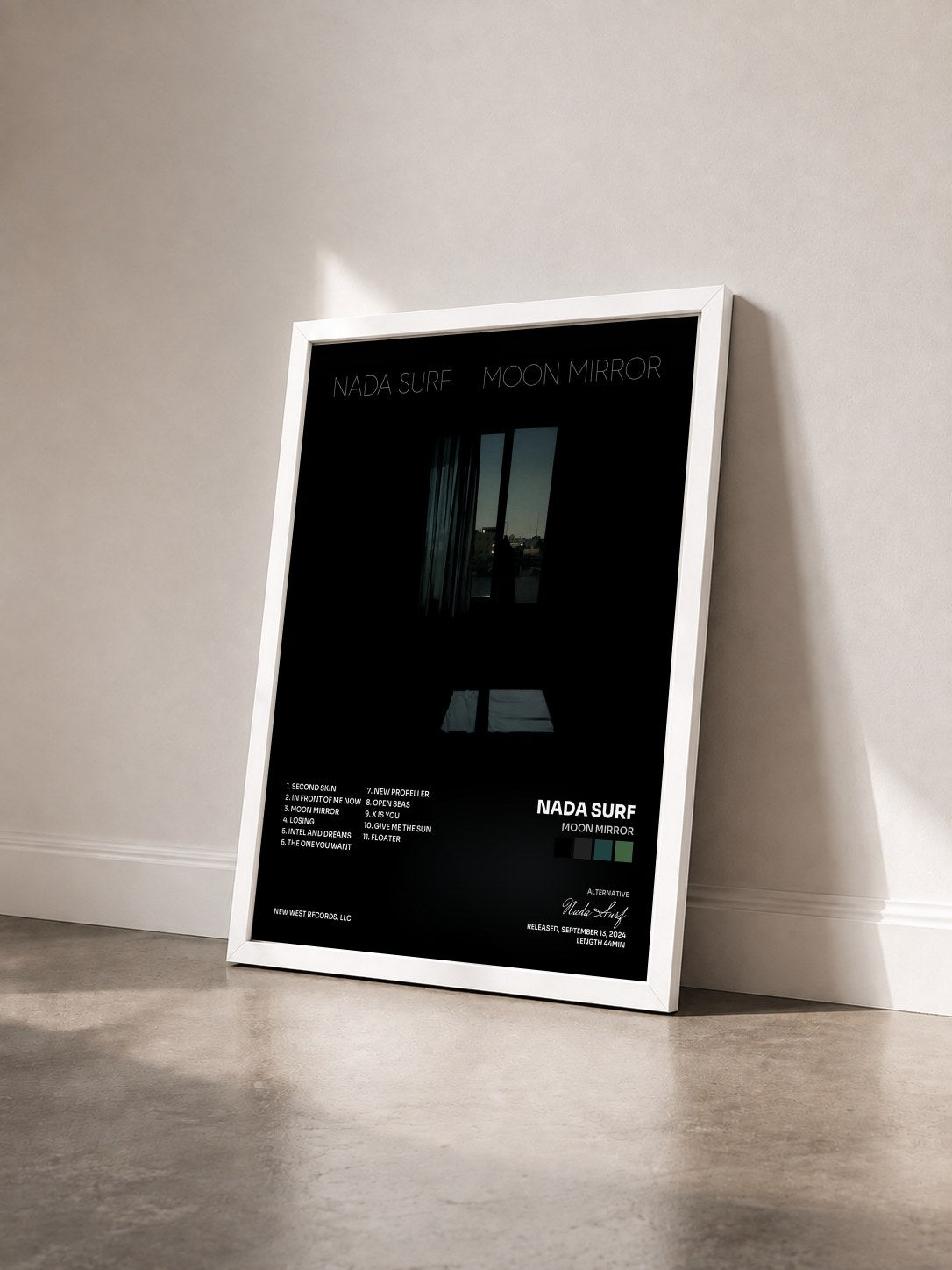 #blanc Tableau de l'album Moon Mirror de Nada Surf vu de trois quarts, cadre blanc