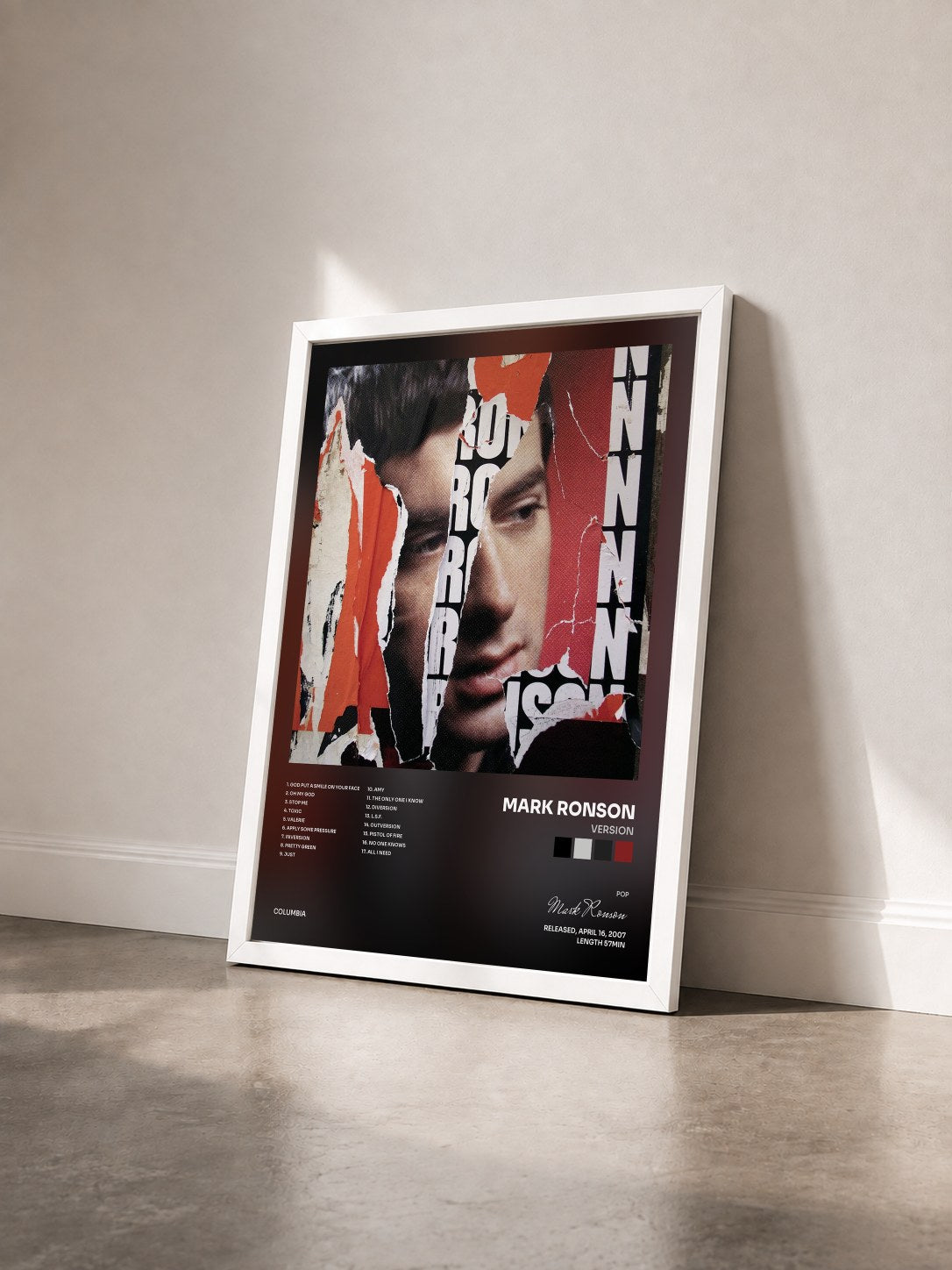 #blanc Tableau de l'album Version de Mark Ronson vu de trois quarts, cadre blanc