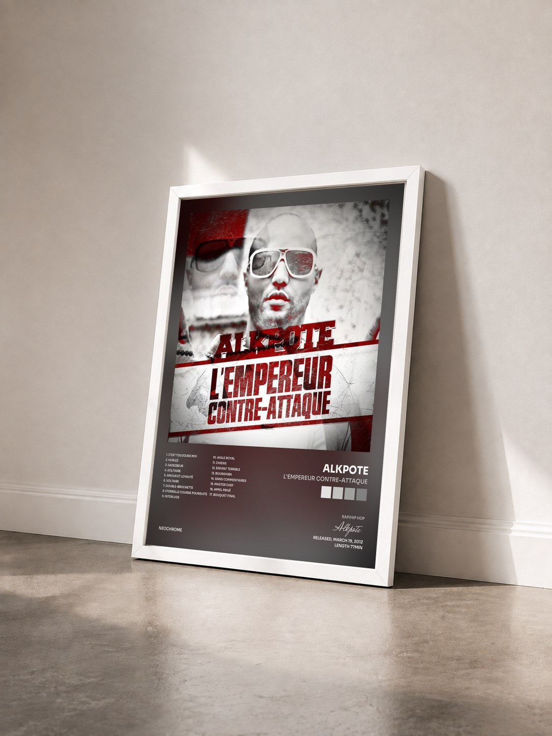 #blanc Tableau de l'album L'empereur contre-attaque de Alkpote vu de trois quarts, cadre blanc