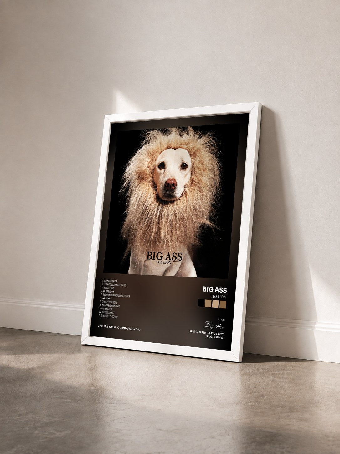 #blanc Tableau de l'album THE LION de Big Ass vu de trois quarts, cadre blanc