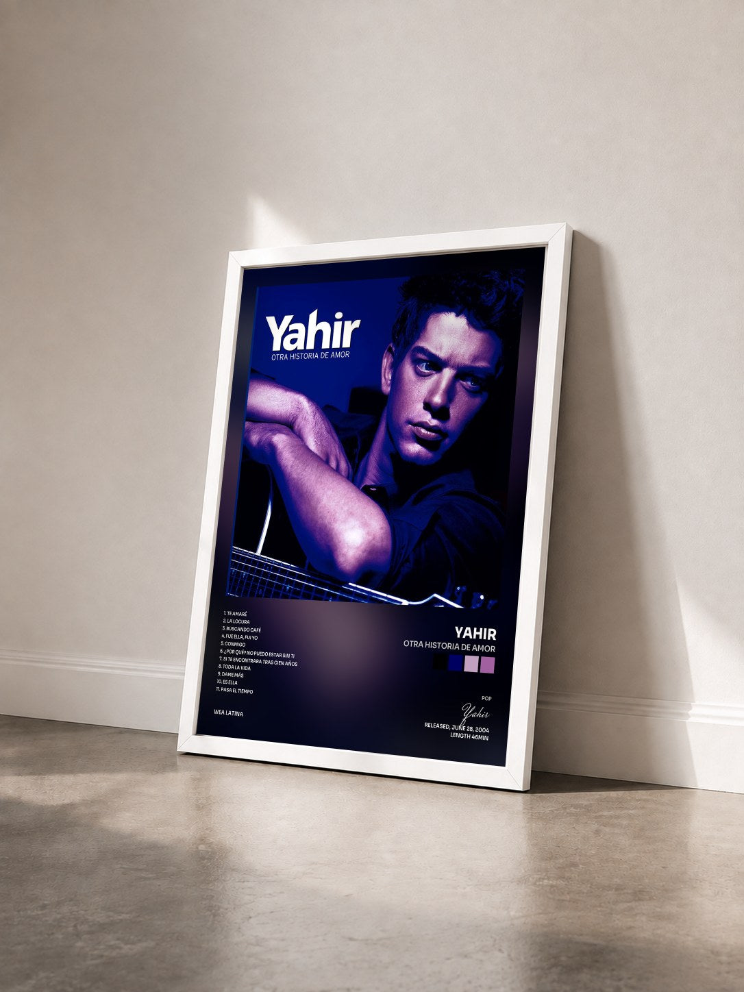 #blanc Tableau de l'album Otra Historia De Amor de Yahir vu de trois quarts, cadre blanc