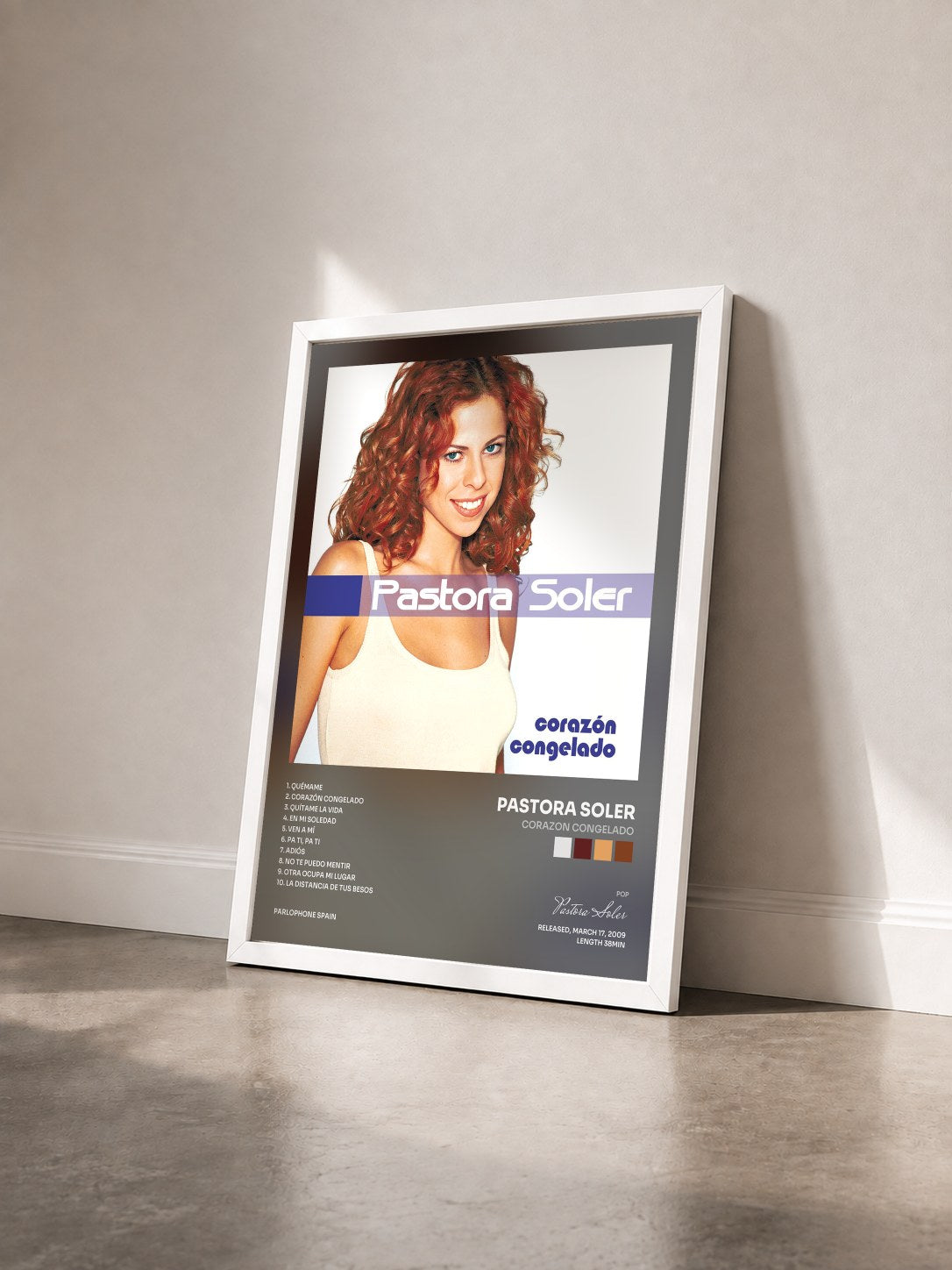 #blanc Tableau de l'album Corazon Congelado de Pastora Soler vu de trois quarts, cadre blanc
