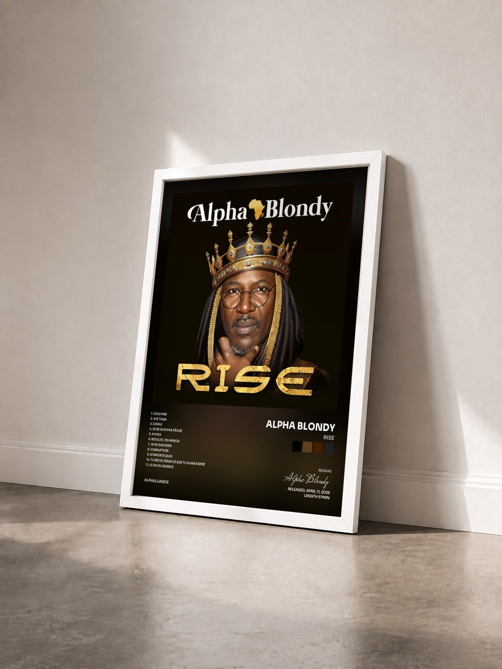#blanc Tableau de l'album Rise de Alpha Blondy vu de trois quarts, cadre blanc