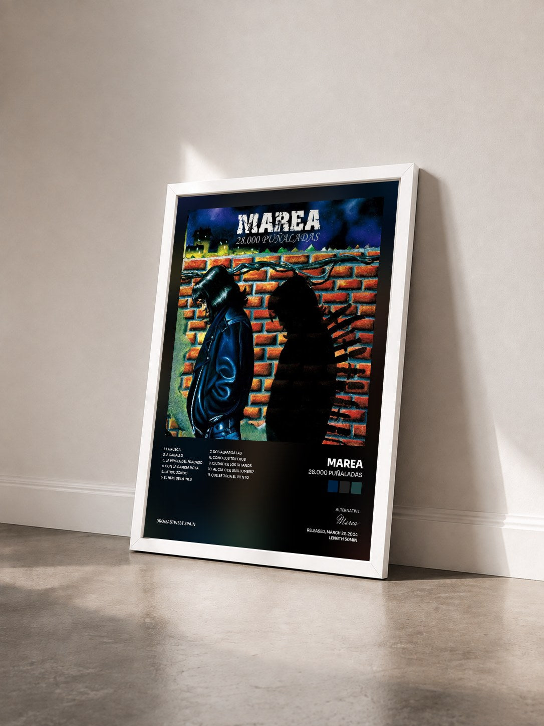 #blanc Tableau de l'album 28.000 puñaladas de Marea vu de trois quarts, cadre blanc