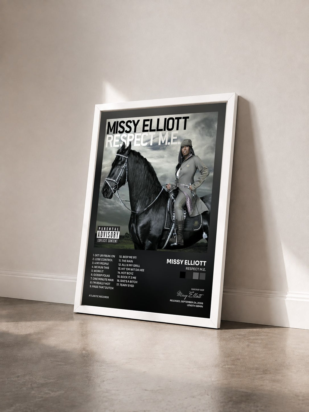 #blanc Tableau de l'album Respect M.E. de Missy Elliott vu de trois quarts, cadre blanc