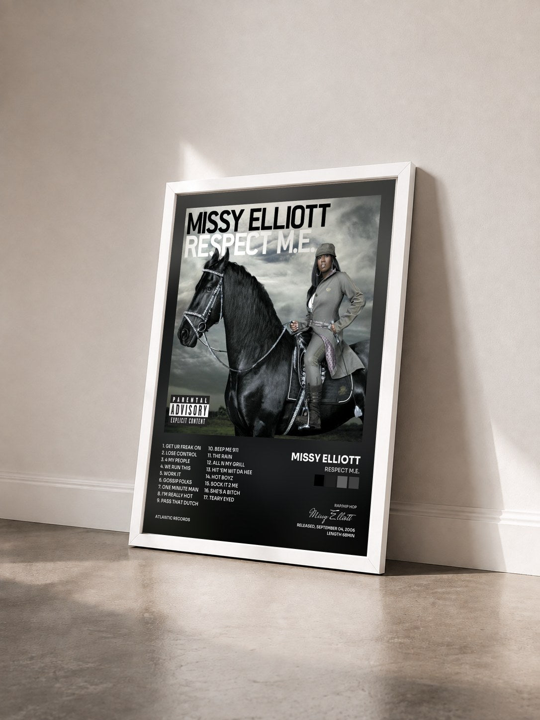 #blanc Tableau de l'album Respect M.E. de Missy Elliott vu de trois quarts, cadre blanc
