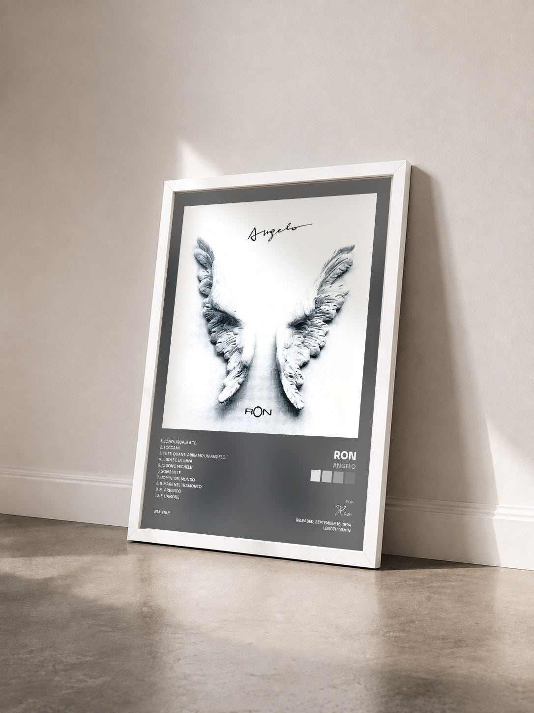 #blanc Tableau de l'album Angelo de Ron vu de trois quarts, cadre blanc