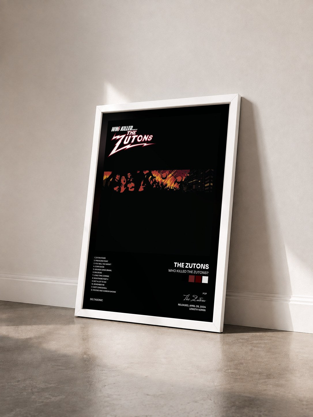 #blanc Tableau de l'album Who Killed The Zutons? de The Zutons vu de trois quarts, cadre blanc