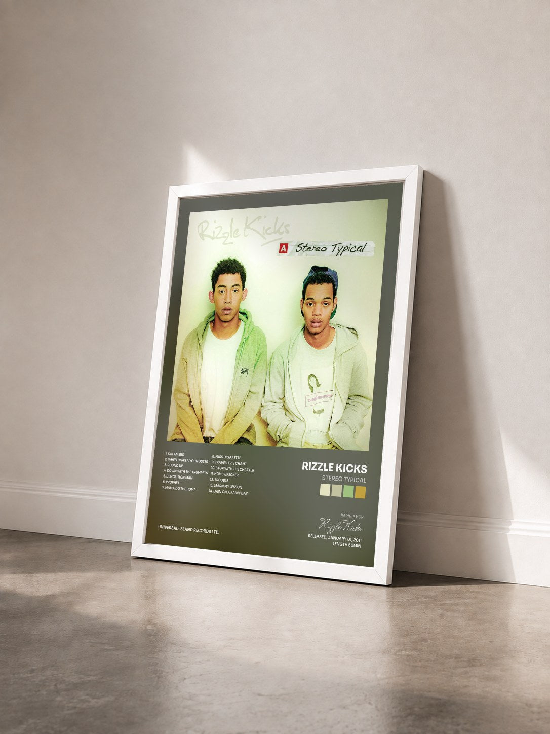 #blanc Tableau de l'album Stereo Typical de Rizzle Kicks vu de trois quarts, cadre blanc