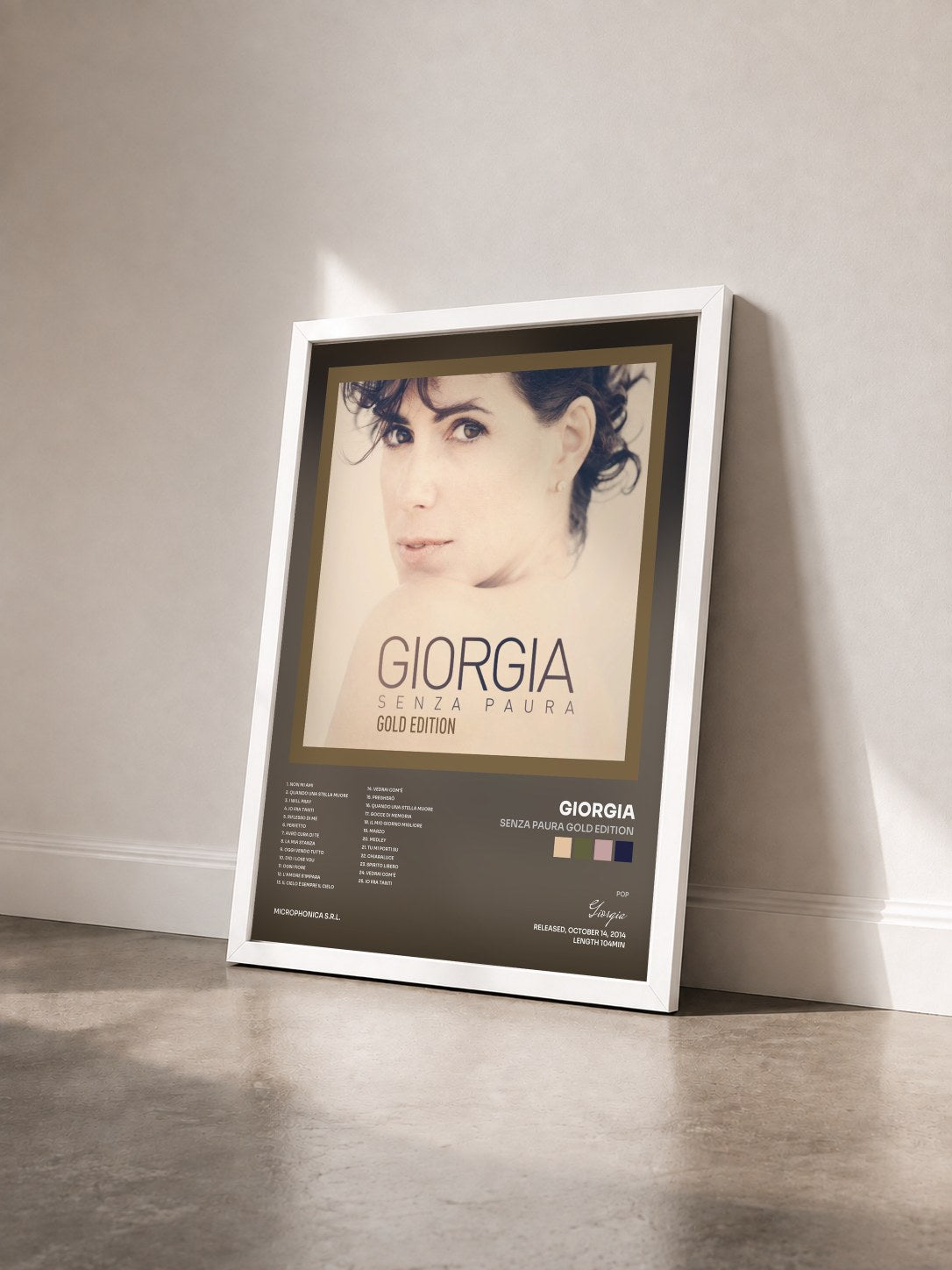 #blanc Tableau de l'album Senza Paura Gold Edition de Giorgia vu de trois quarts, cadre blanc
