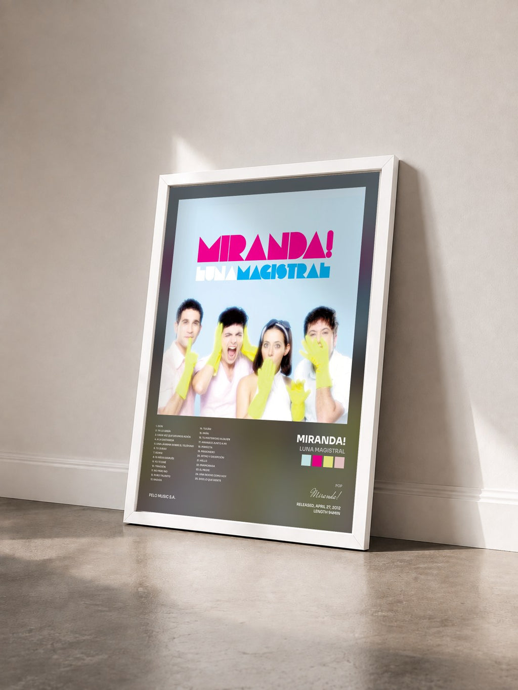 #blanc Tableau de l'album Luna Magistral de Miranda! vu de trois quarts, cadre blanc
