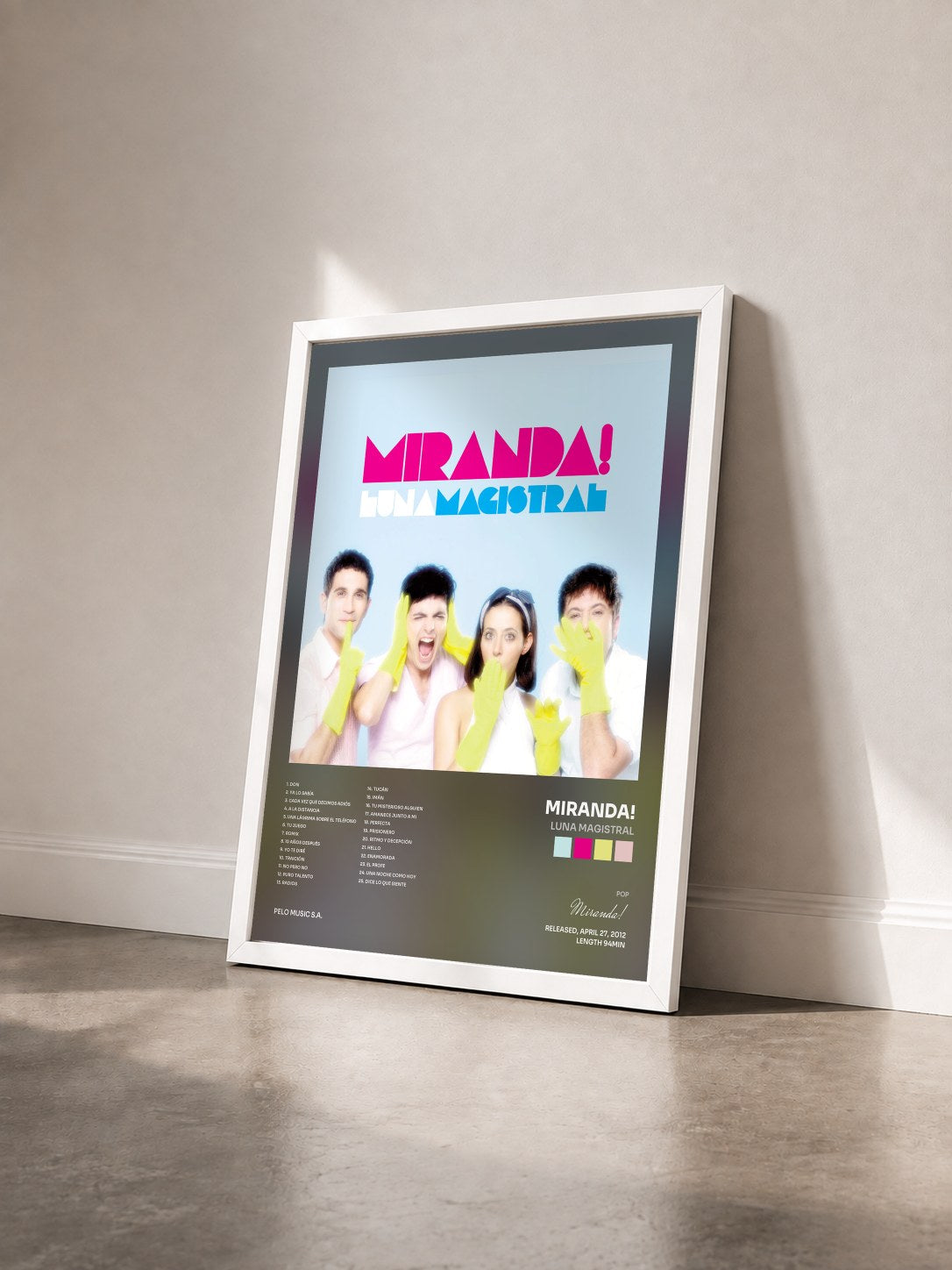 #blanc Tableau de l'album Luna Magistral de Miranda! vu de trois quarts, cadre blanc