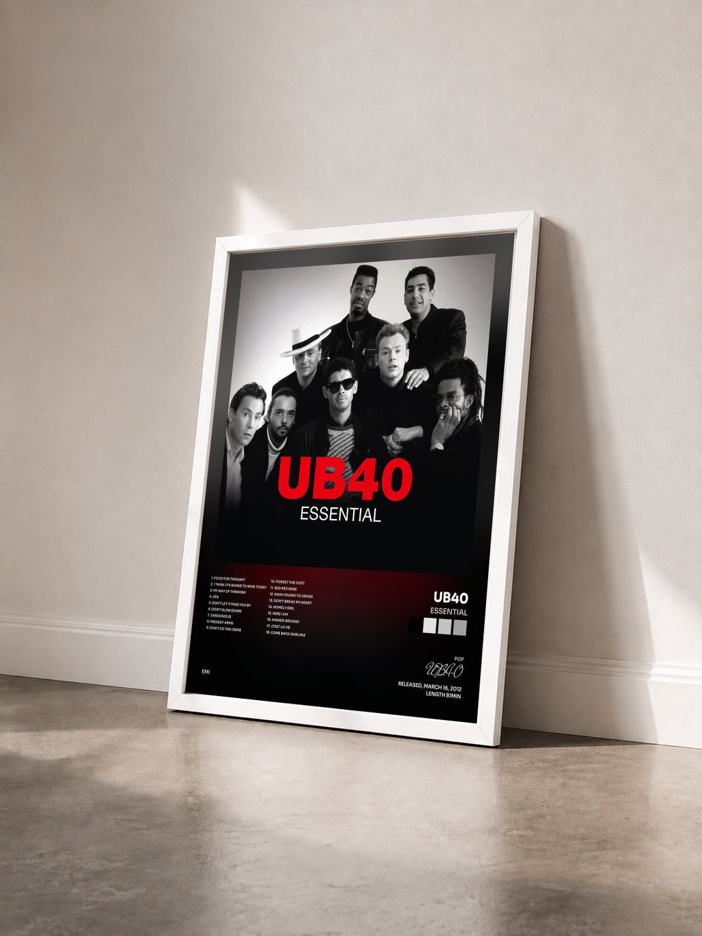 #blanc Tableau de l'album Essential de UB40 vu de trois quarts, cadre blanc
