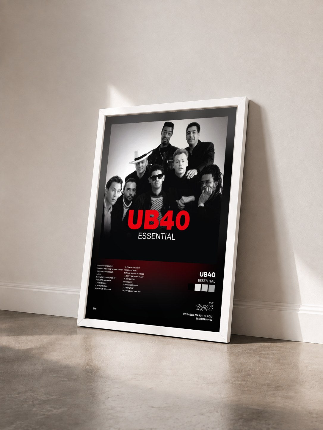 #blanc Tableau de l'album Essential de UB40 vu de trois quarts, cadre blanc