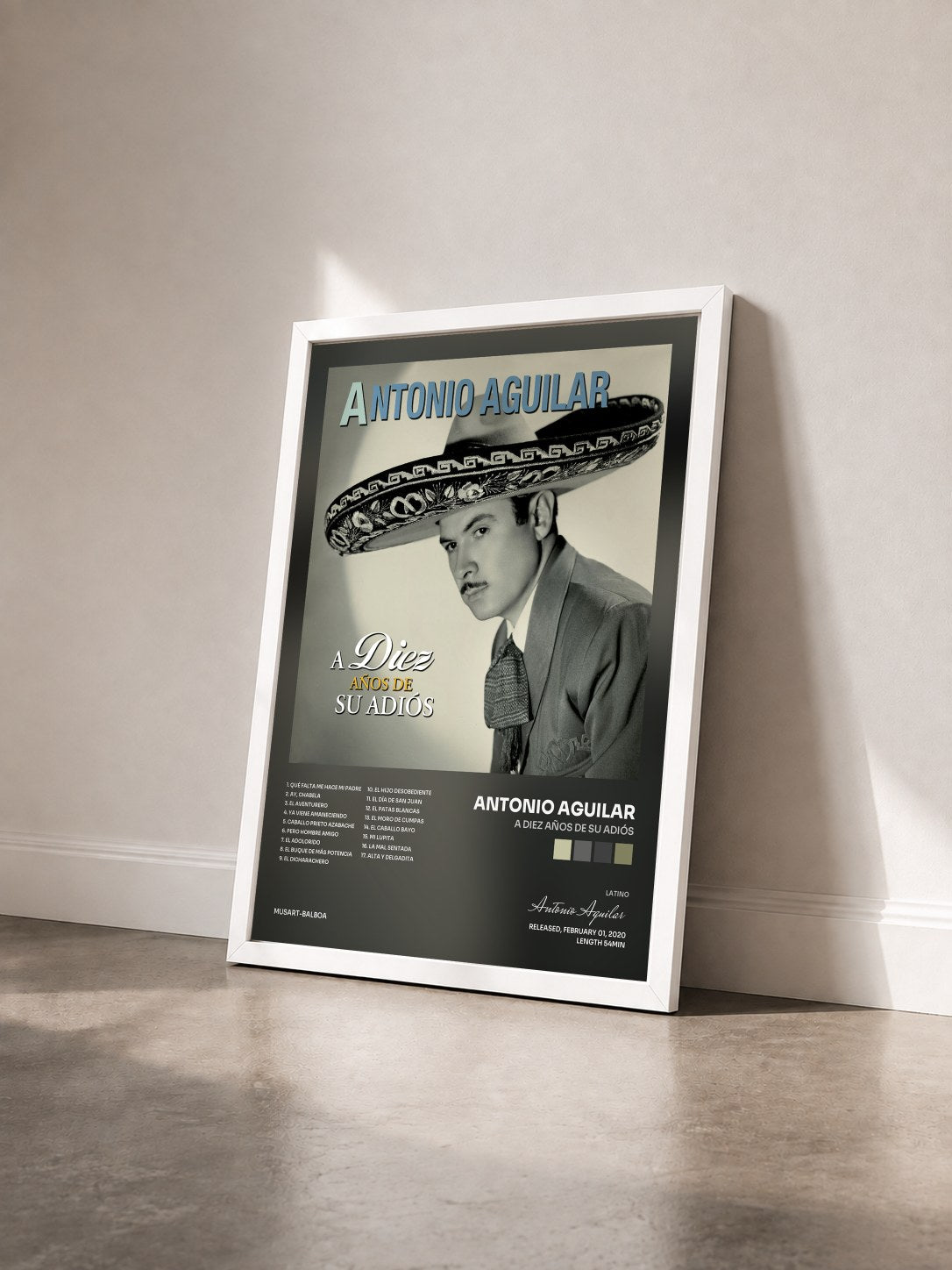#blanc Tableau de l'album A Diez Años De Su Adiós de Antonio Aguilar vu de trois quarts, cadre blanc