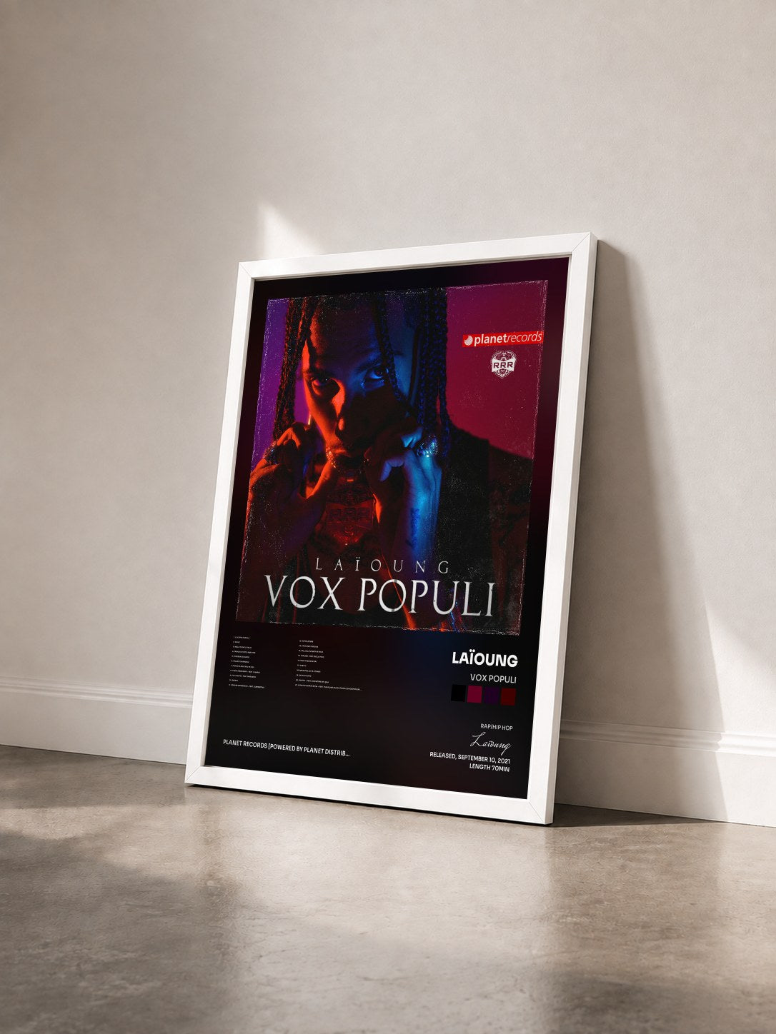 #blanc Tableau de l'album Vox Populi de Laïoung vu de trois quarts, cadre blanc