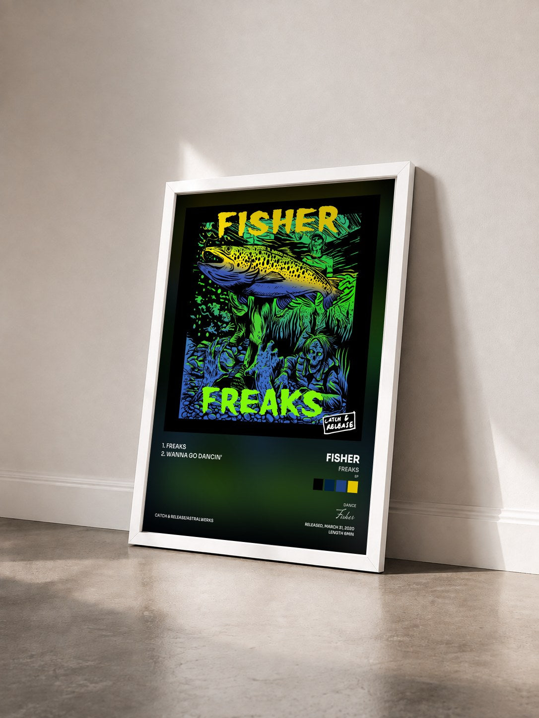 #blanc Tableau de l'album Freaks (EP) de Fisher vu de trois quarts, cadre blanc