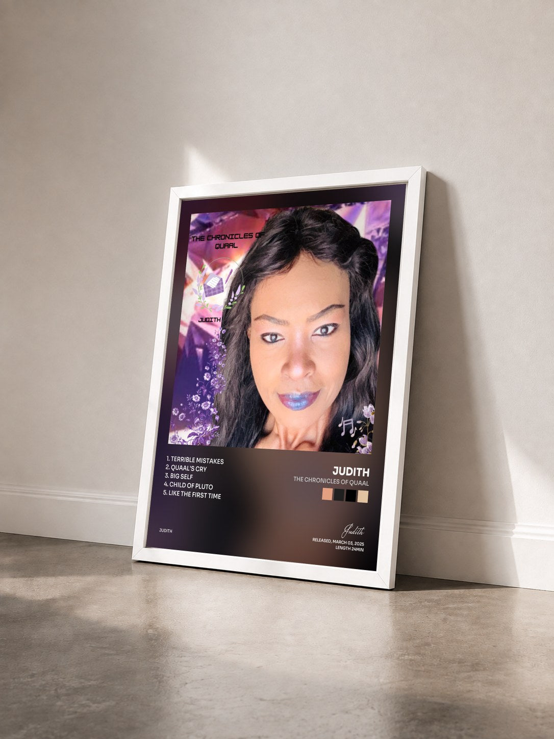 #blanc Tableau de l'album The Chronicles of QUAAL de Judith vu de trois quarts, cadre blanc