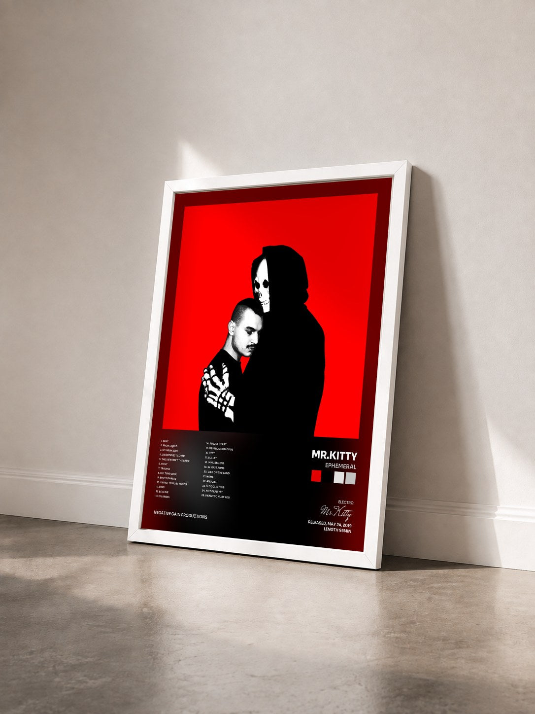 #blanc Tableau de l'album Ephemeral de Mr.Kitty vu de trois quarts, cadre blanc